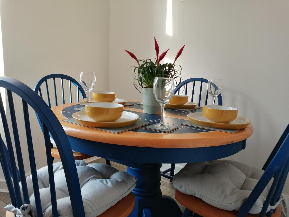 Spacious Stylish Centraly Located Flat Near Beach Largs Exterior photo